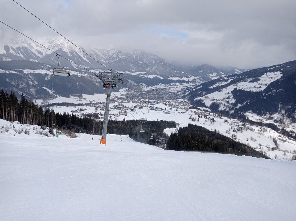 Wir machen zunächst eine Abfahrt an der Obertalbahn...
