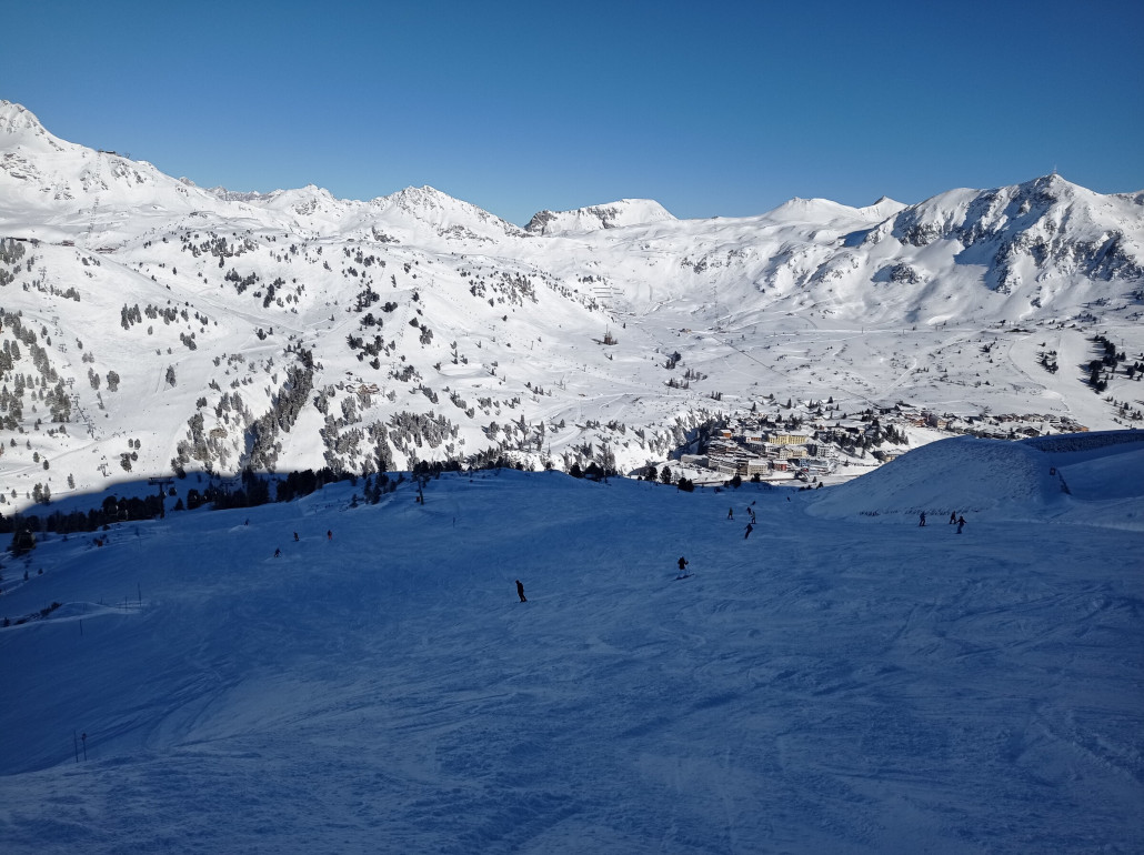 Blick vom Zehnerkar, hier sind die interessantesten Abfahrten, allerdings ist es recht schattig.