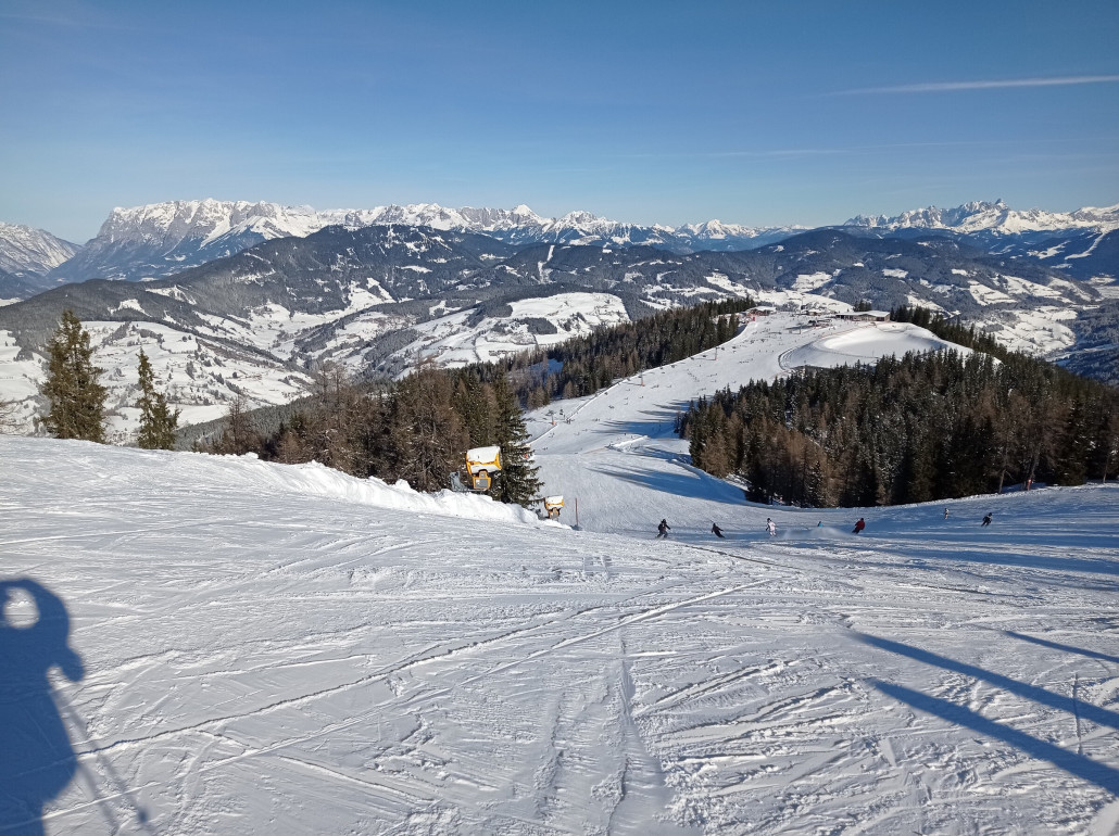 Blick über Hachau (auch hier ein paar Minuten Wartezeit) und Grafenberg.
