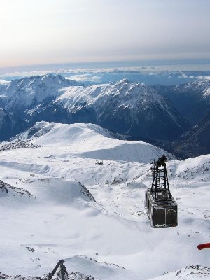 Wieder auf dem Pic Blanc-Gipfel. Von Westen zieht eine Front hinein, aber noch ist es schön. Das Licht wird nun ganz besonders, eine zauberhafte Stimmung der Ruhe und Schönheit vor dem nächsten Sturm