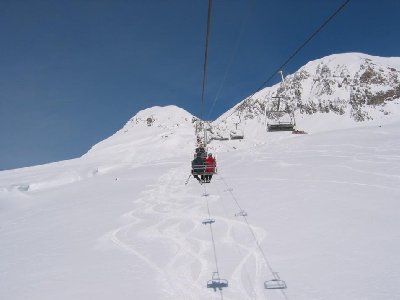 In der DSB Chalvet. Nicht gewartet, sehr gemütlicher, sagen wir, kontemplativer Lift in Traumumgebung. Würde seinen Abriss bedauern (618 Hm, 1,55 km, 1981, Poma ?)