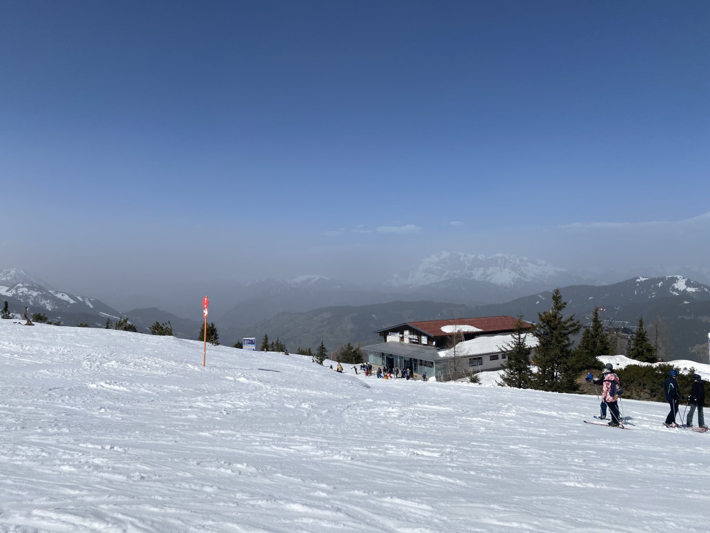 Blick über die Bergstation Rote 8er