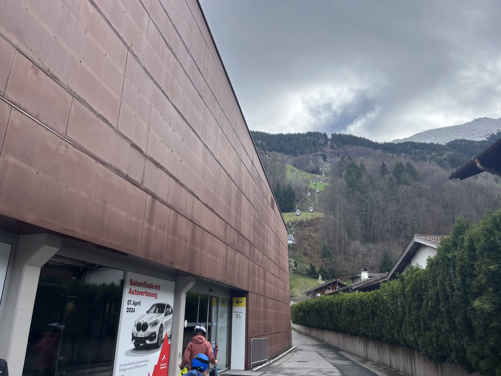 Morgendlicher Blick gen Berg. Es war klar, dass es auch hier ordentlich windet.