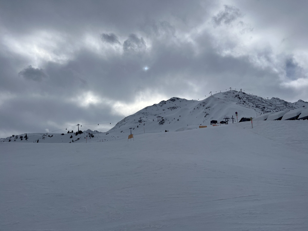Oben erst mal am Tellerlift einfahren - Nummer 3 steht ja erst seit Weihnachten auf den Ski.