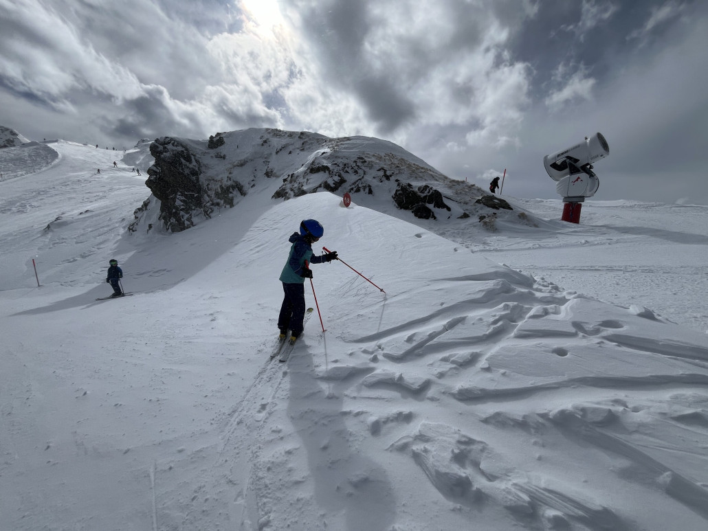 … was in heftigen Verwehungen endete. Man achte auf die Pistentafel