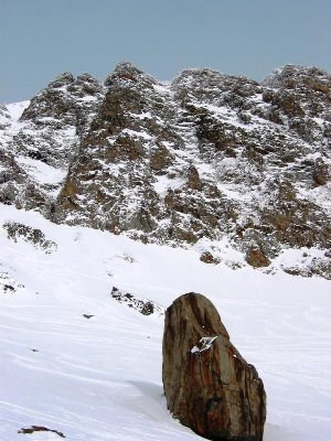Quelle der Lawinen. Felswände des Crête de l´Herpie