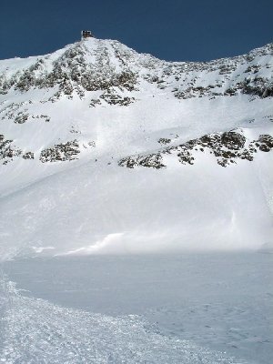 &amp;quot;Le Tunnel&amp;quot;- obere Hälfte mit dem ersten Steilhang. Ganz oben der Pic Blanc, in Bildmitte oben das Tunnel-Portal. Ich stehe auf dem kurzen Gegenhang (Schuss!) vor dem hakligen 2. Steilhang
