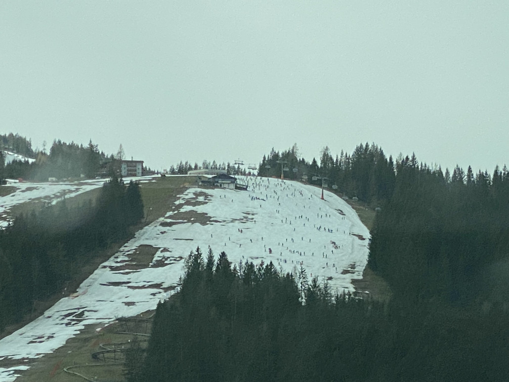 Wenn nur noch ein Lift (+ Übungslift) und eine Piste offen ist
