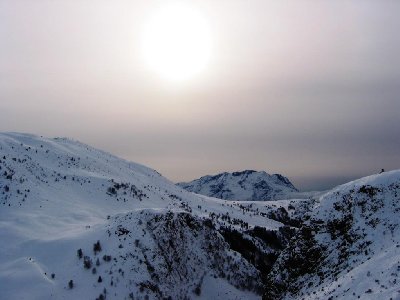 Hier sieht man exakt die Geländekante, ab der sich der Sarenne-Bach als Schlucht eingetieft hat