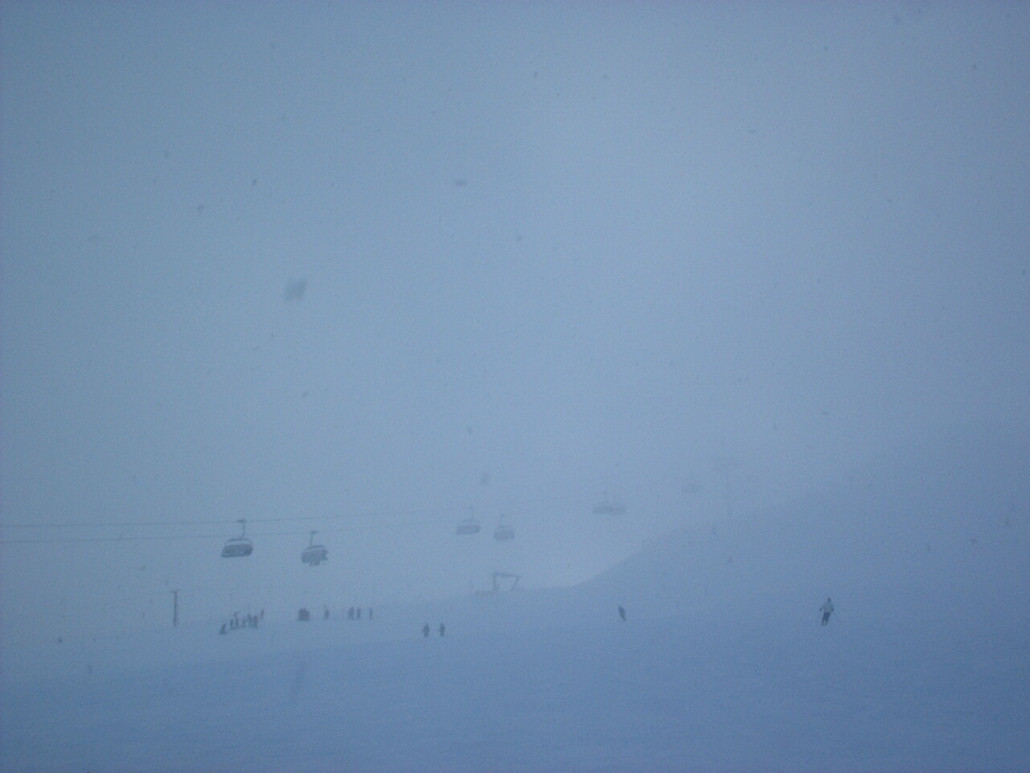 Schneegestöber am 20.12.2001 - das erste digitale Golmbild…