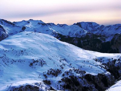 Signal de l´Homme, 2176 m von der &amp;quot;Mine&amp;quot;-Variante. Man sieht sogar das bescheurte, talwärts führende Stück der 4-KSB Auris Express.