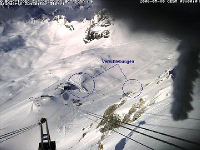 Das ganze aus der Vogeperspektive. Auch zu erkennen, die Verschiebungen am Hang zum Zugspitzgipfel.