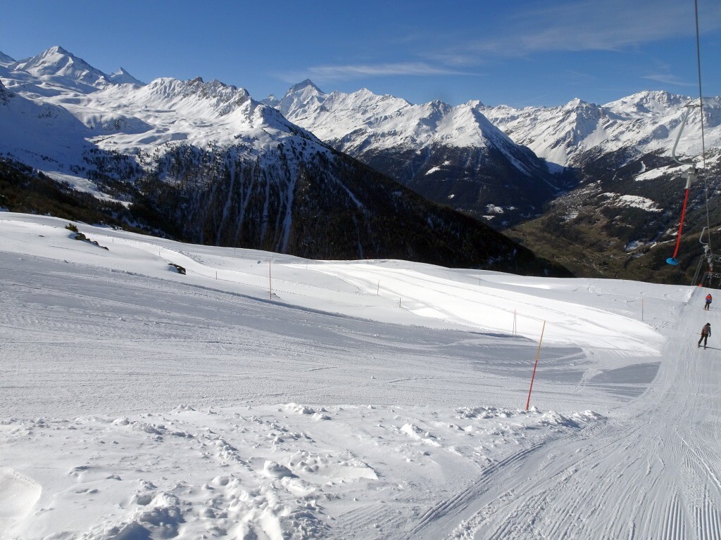 Neuer kurzer Pistenabschnitt zur Verbindung der roten Tignousapiste und Championnats Suisses auf die blaue Observatoire.
