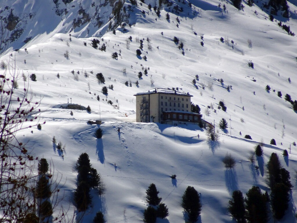 Hotel Weisshorn im Zoom.