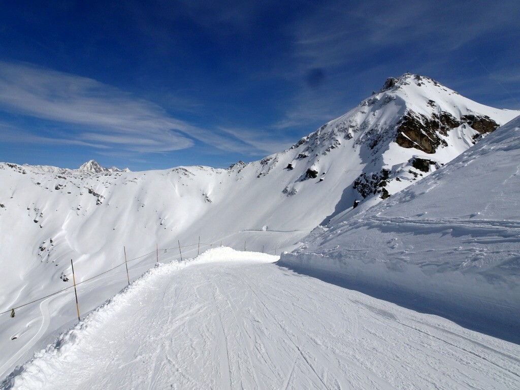Oberer Teil der Rothornabfahrt, in eigener Geländemulde. Eine der Verbindungen nach Chandolin.
