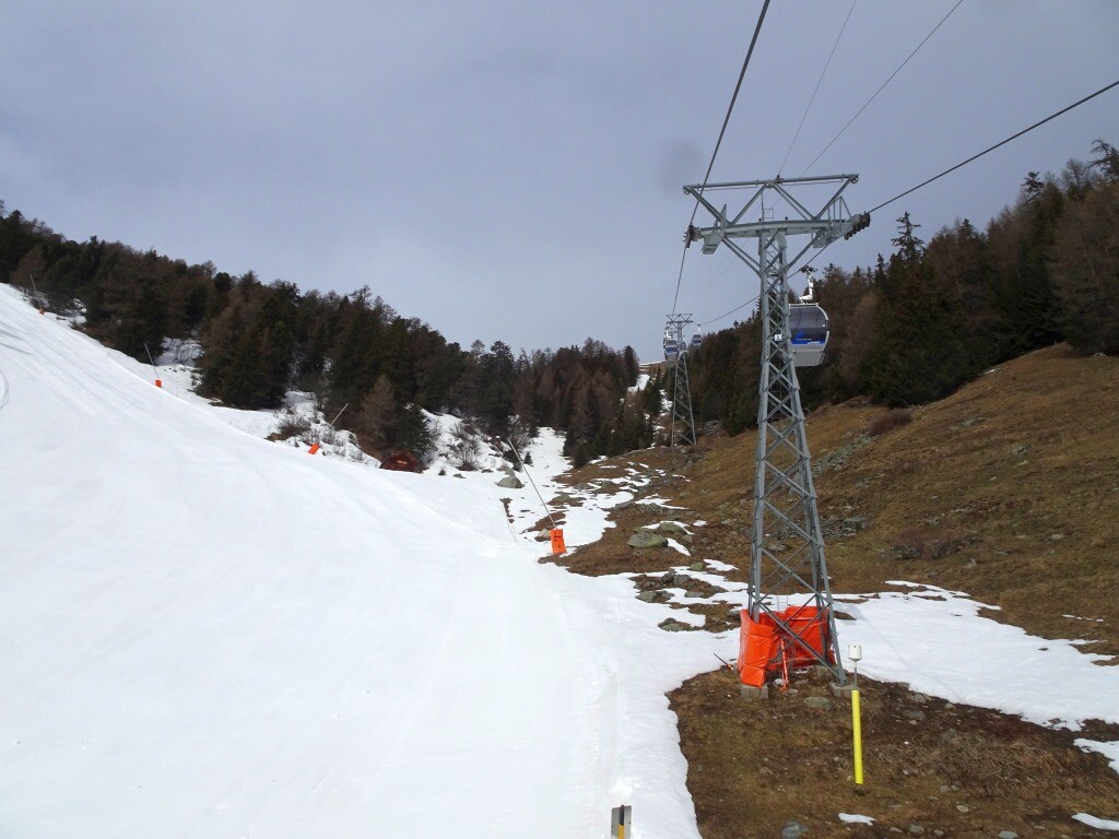 12er Gondelbahn Grimentz-Bendolla mit der schwarzes Meyes.