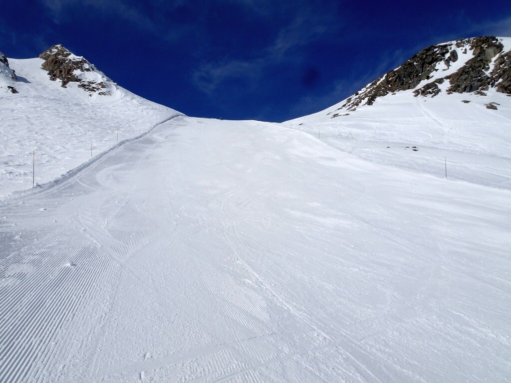 Piste Coulouirs inferieure. Sehr gute Präparierung, das war hier schon anders.