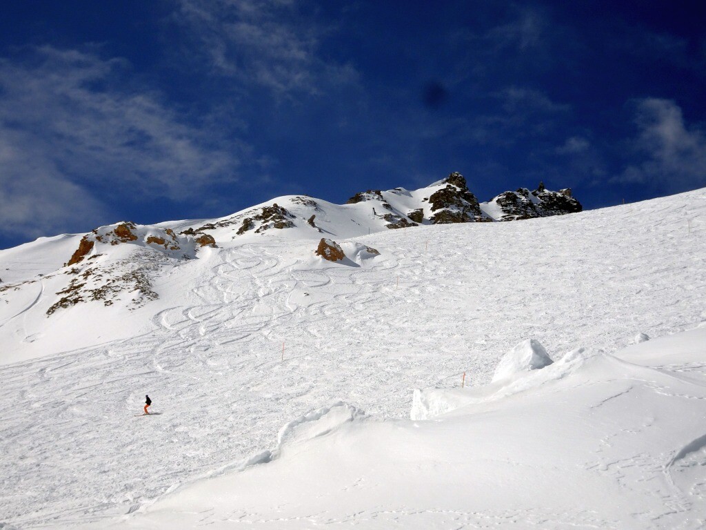 Die im Winter präparierte Pistenvariante ist nun als Skiroute ausgesteckt.