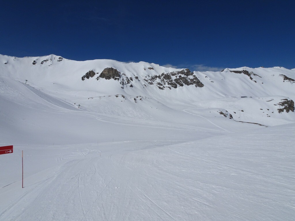 Nun machte auch die 6CLD/B Col du Pouce wieder auf. Also hinauf und via Piste ABC zum Becs de Bosson.