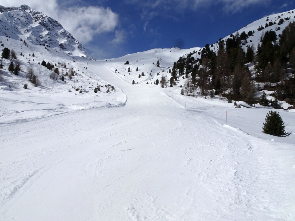 Noch ein Blick hinauf. Völlig allein!
