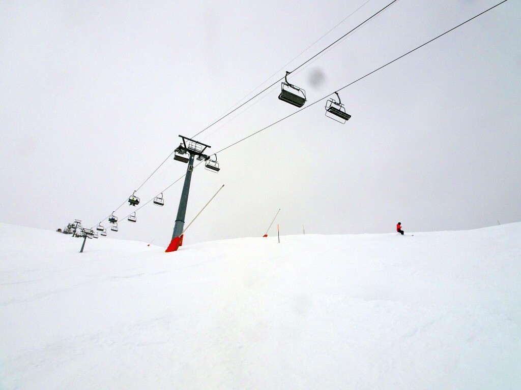 Schwarze Face, ziemlich zerfahren.