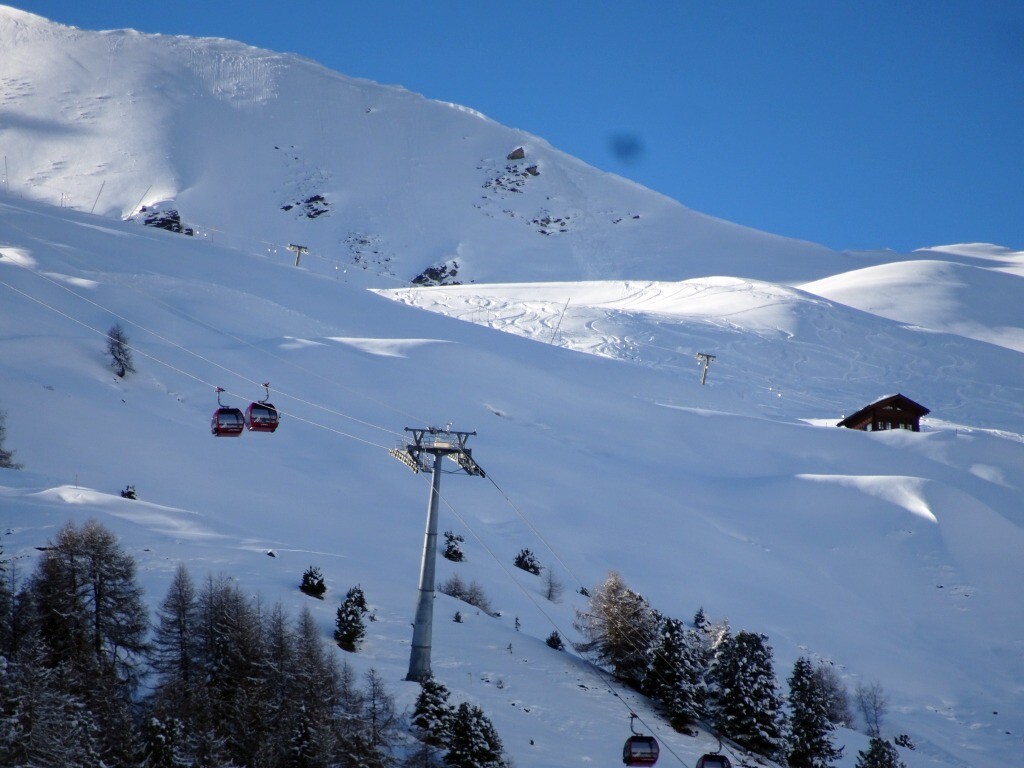 Und nochmal ins Skigebiet. Der blaue Himmel leider nur am späten Nachmittag.