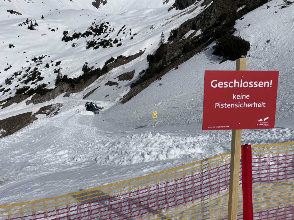 Räumen der Piste zur Seealpe.