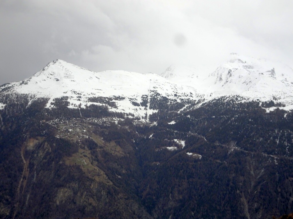 Und ein Blick nach Chandolin mit seinem Skigebiet und dem Illhorn.