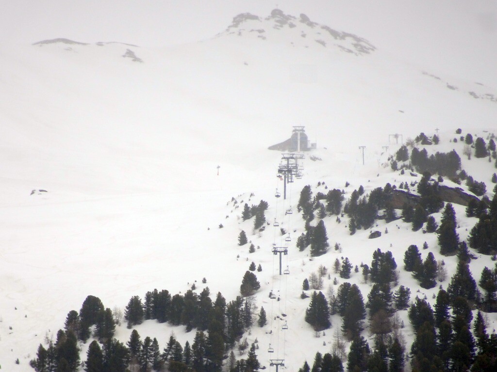 Während des Wartens entstanden Zooms zum Tsapé in Chandolin.