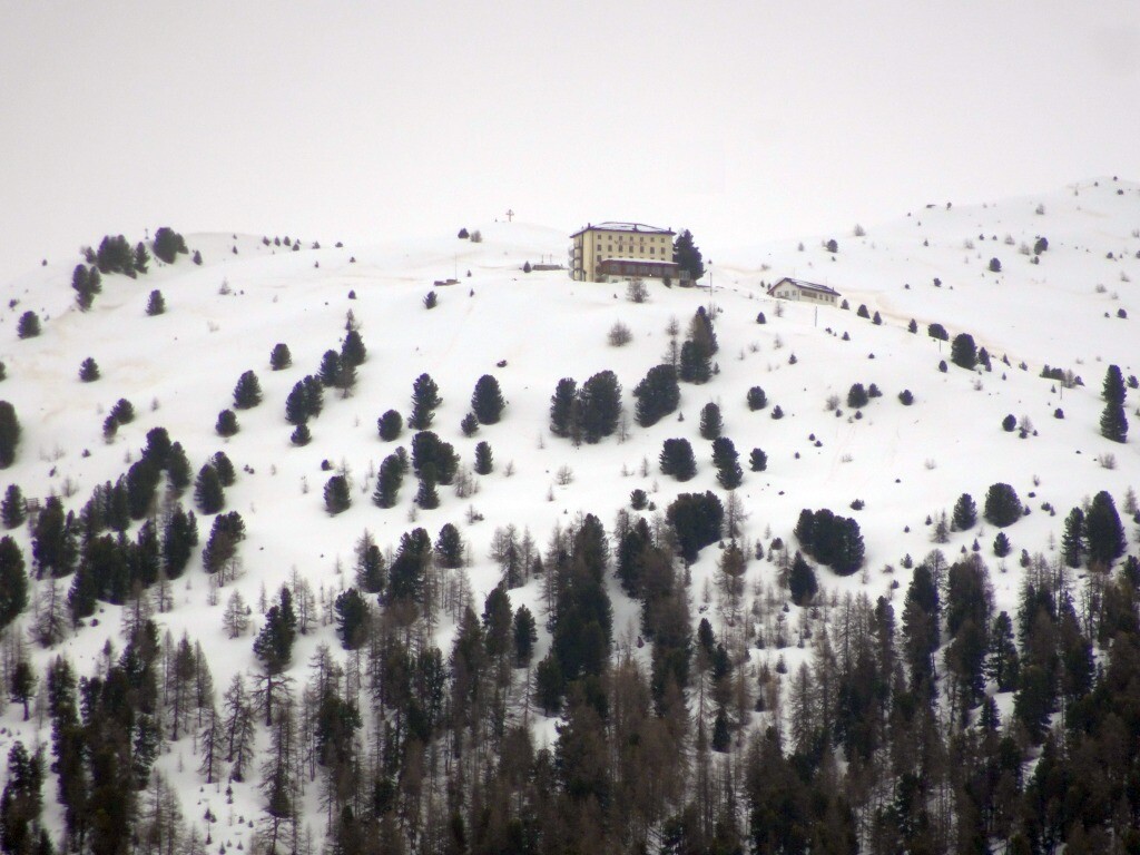 Und zum Hotel Weisshorn.