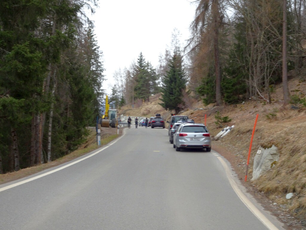 Das Bild entstand dann später. Viele waren schon umgekehrt. Ich war unter den etwa letzten 10 Autos.