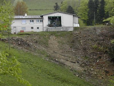hier wurde nur gerodet, aber die station steht noch komplett. derweil werden die innerein für den abtransport vorbereitet, das ganze kommt nach meiringen zur seilbahnschule.