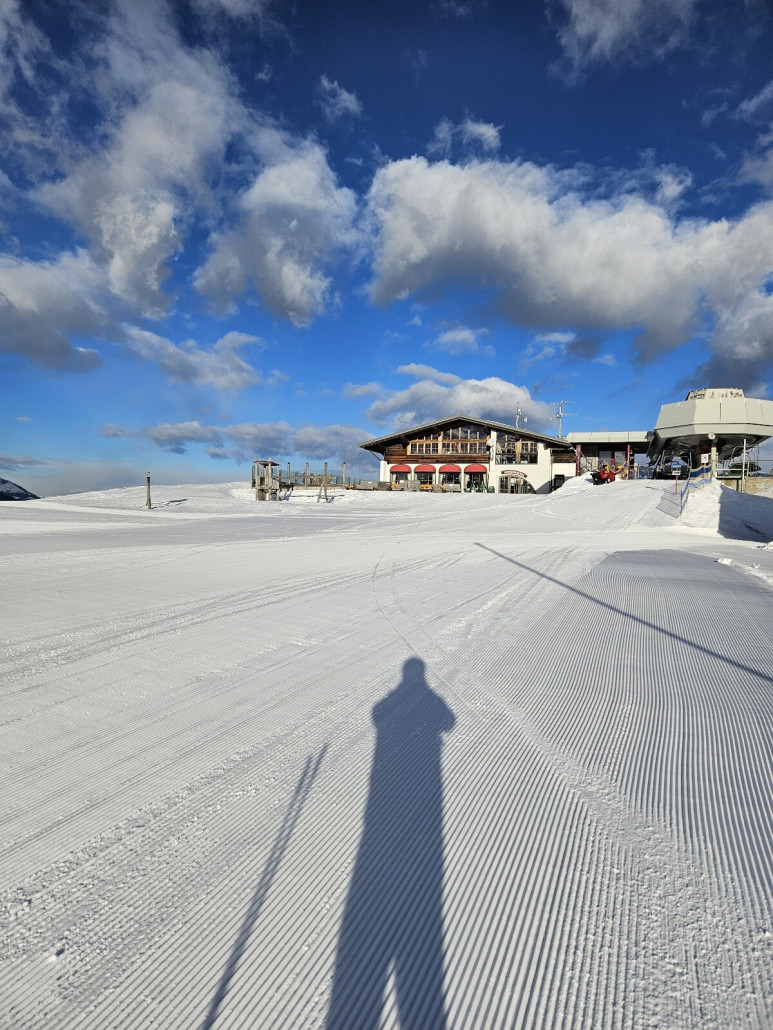 die zentrale Hütte an der Bergstation der Sesselbahn