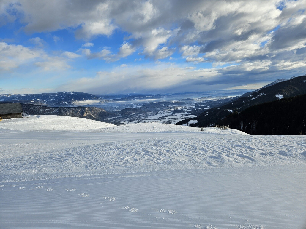 Ausblick Richtung Villach mit Wolkenspielen