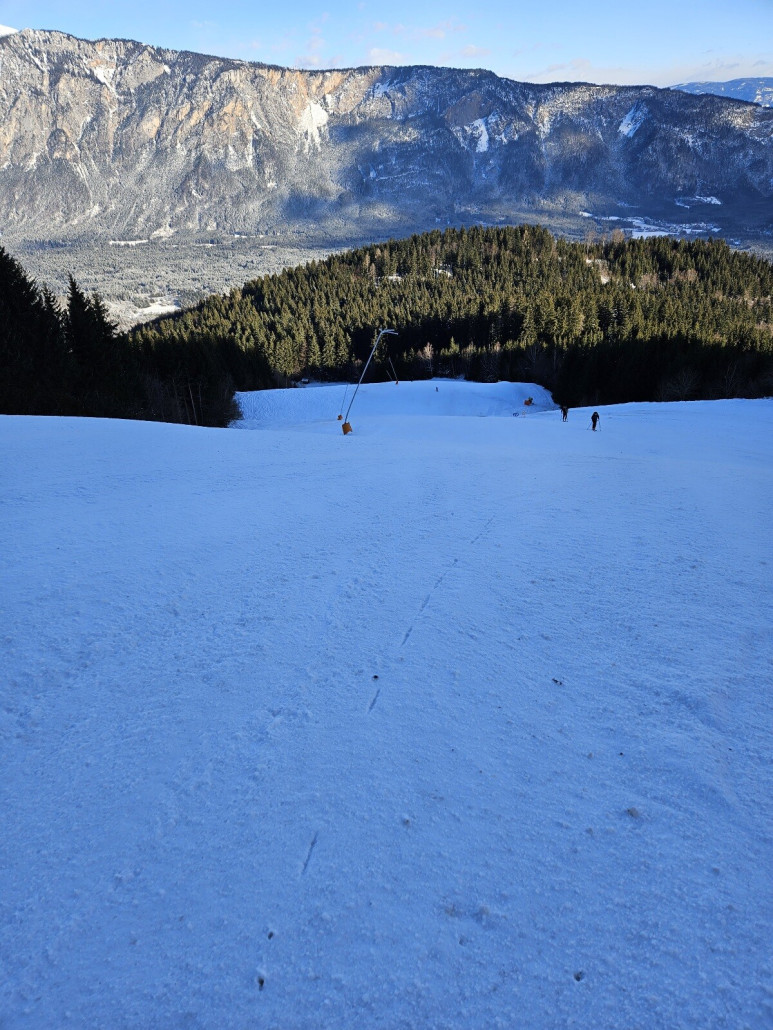 im Mittelteil geländemäßig sehr cool. Große Kuppen, Übergänge, sehr abwechslungsreich. Leider aber hier sehr hart und auch sehr steinig.