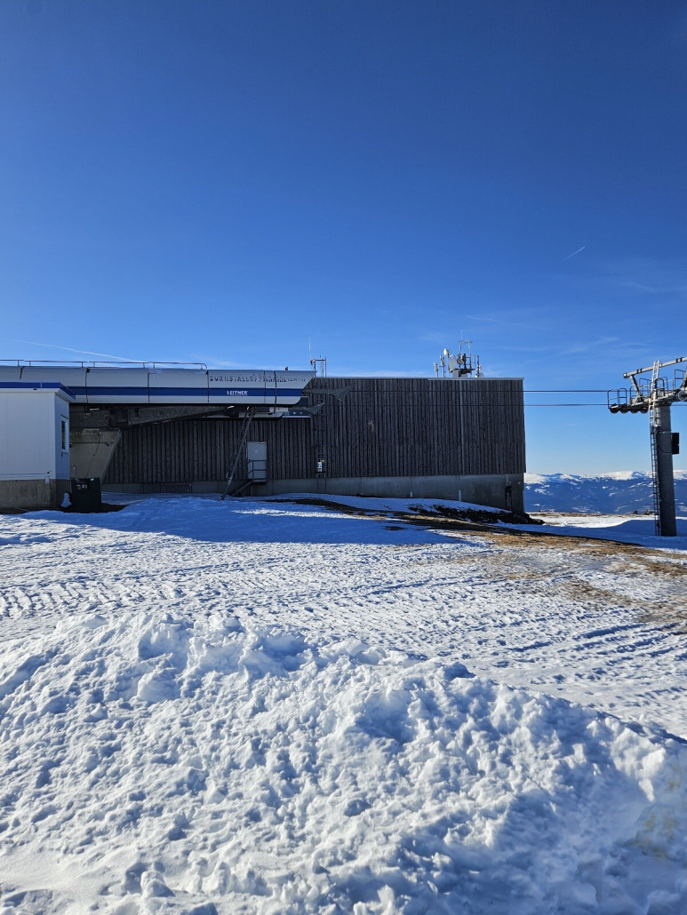 schade, da hat es wohl mal eine Sesselbahn gegeben...