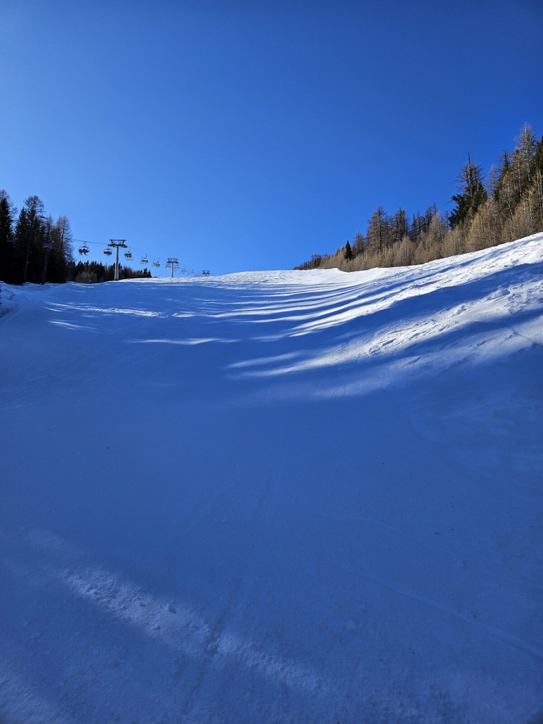 die linke Piste am Stolenlift von oben gesehen. Auch sehr hart.