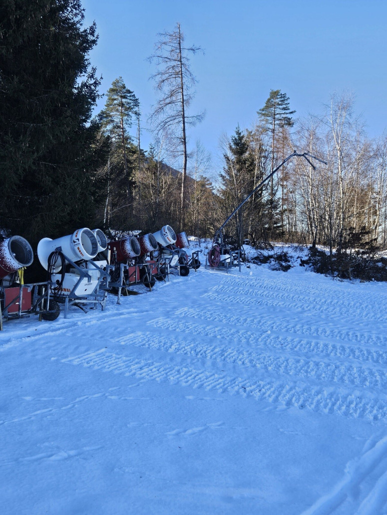 für die Fans der Beschneiungstechnik ( an eine Dreierlanze kann ich mich irgendwie auch nirgendwo erinnern)