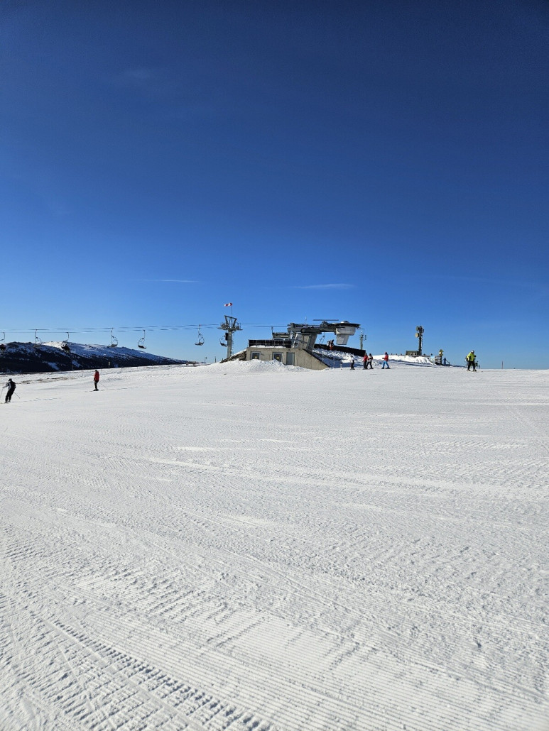Bergstation Hocheggerlift. Windige Angelegenheit hier.
