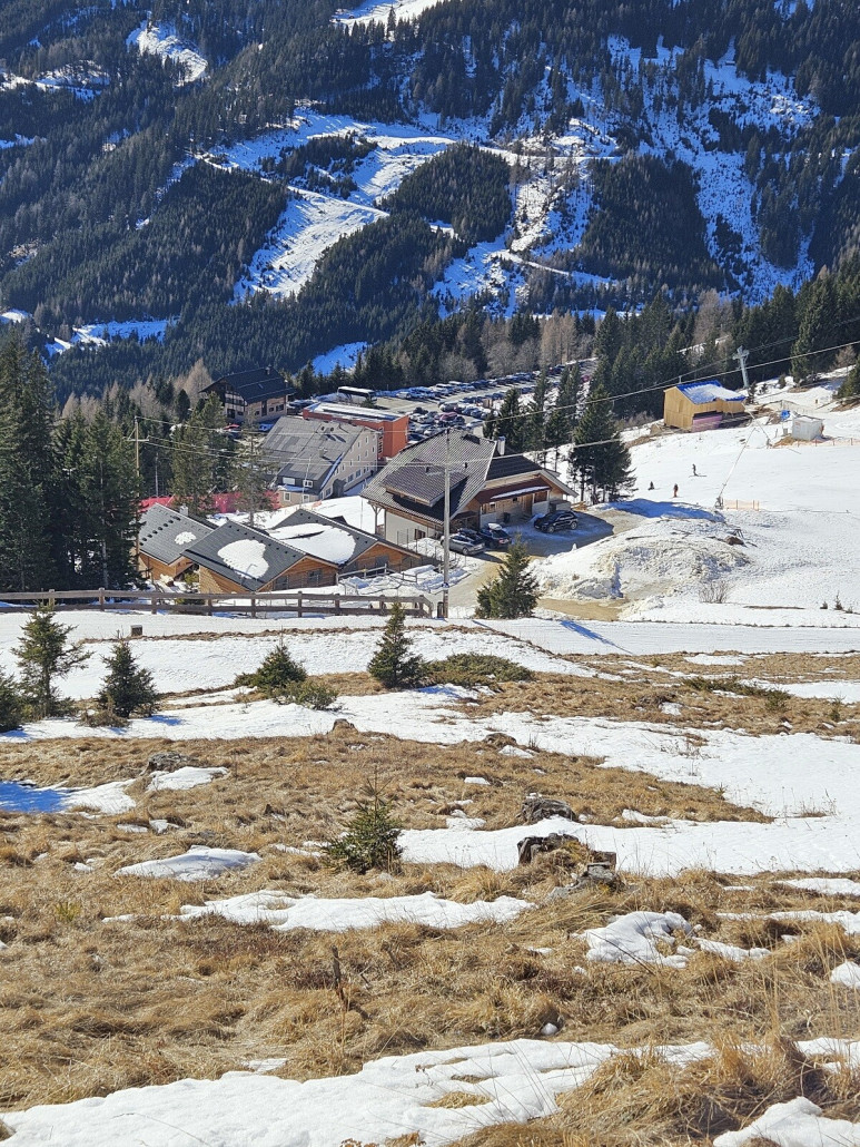 Parkplatz und Talbereich am Hocheggerlift