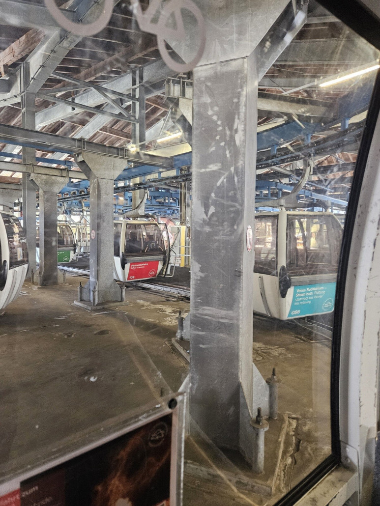 Kaiserburgbahn Mittelstation.Sehr lange Durchfahrtsstraße. Hatte was von Geisterbahn.