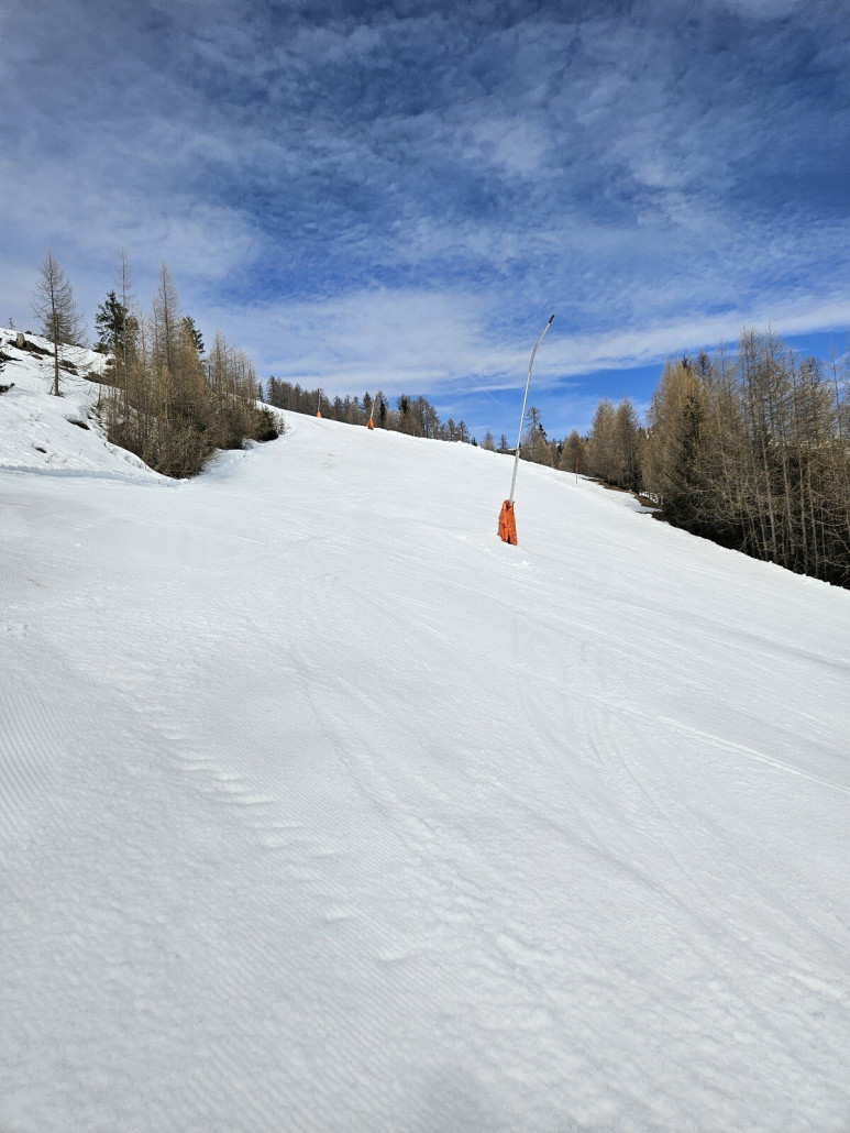 der untere Teil der Priedofabfahrt. Schnee war hier am Morgen gut. Piste hängt im unteren Teil seitlich weg