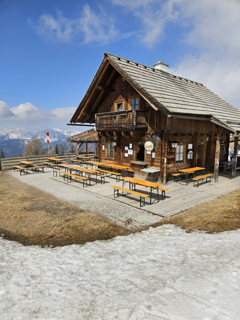 Kurzer Stop an der Silznighütte. Klein, urig, mit schmalem Angebot. Aber das, was es gab, war sehr gut. So soll eine Hütte sein.