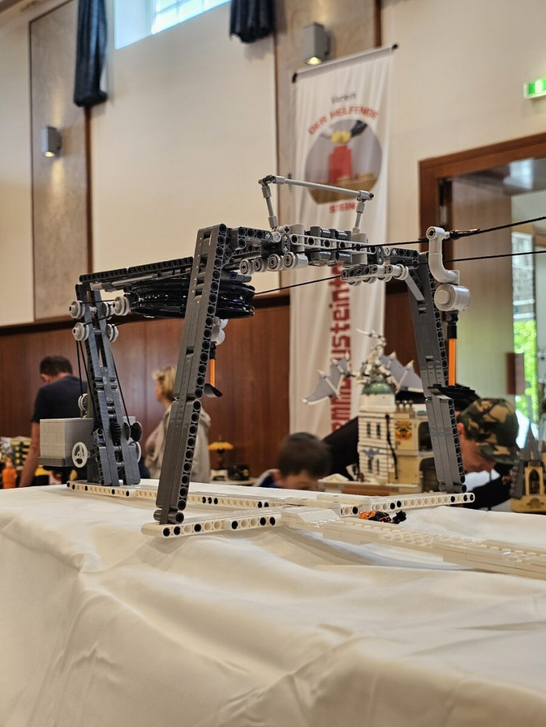 Die Bergstation inklusive Spannwagen und Gewichtsabspannung samt Spannwinde.