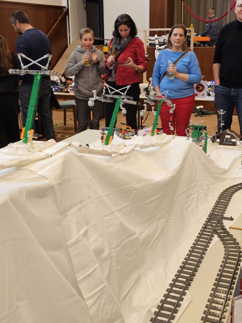 Die Länge des Lifts auf der Ausstellung betrug etwas über 2,5m.