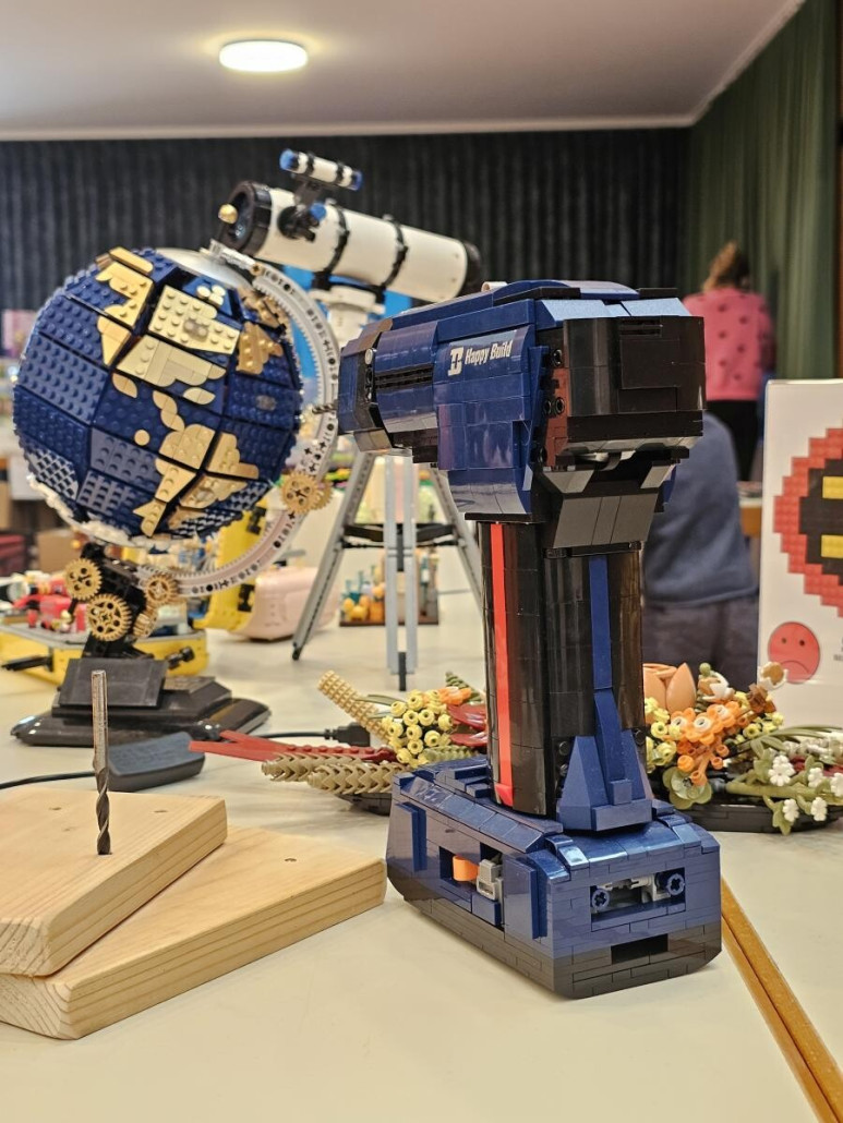 Und ja, die Bohrmaschine funktioniert sogar ^^