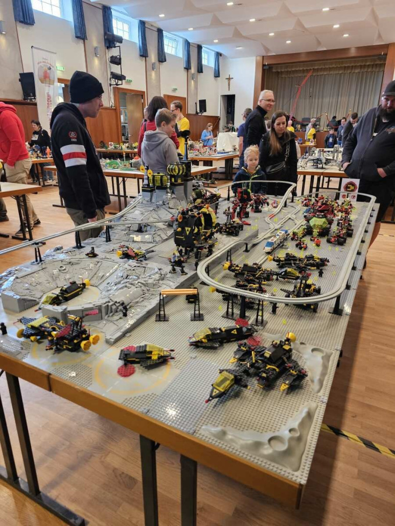 Unsere Nostalgie-Ecke: Blacktron- und Space-Sets aus dem letzten Jahrhundert.