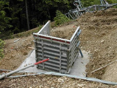 die verschalung für die betonierung eines fundamentes