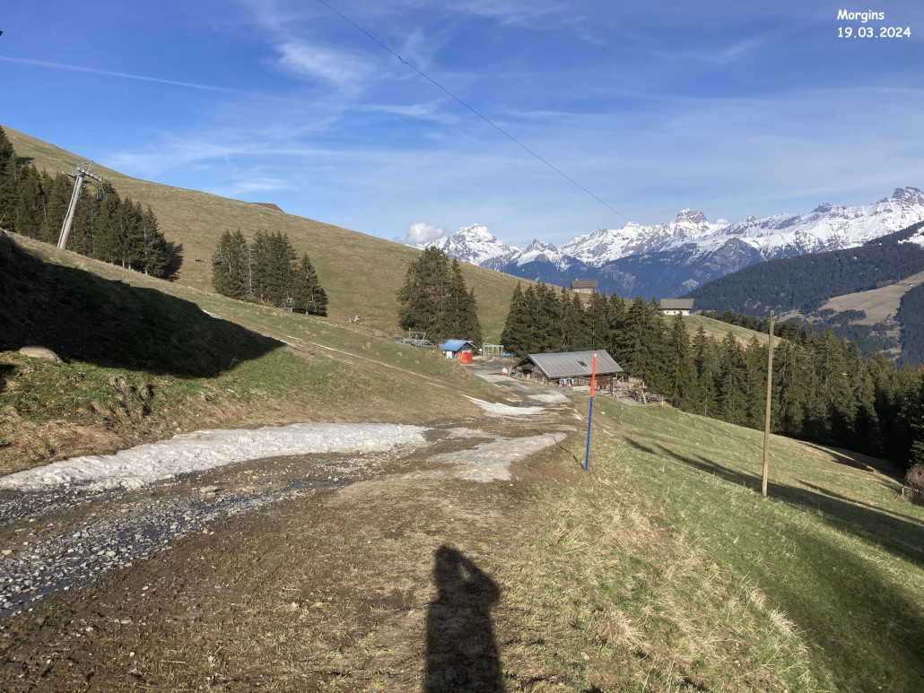 Wanderung, um den Sessellift von La Chaux zu nehmen