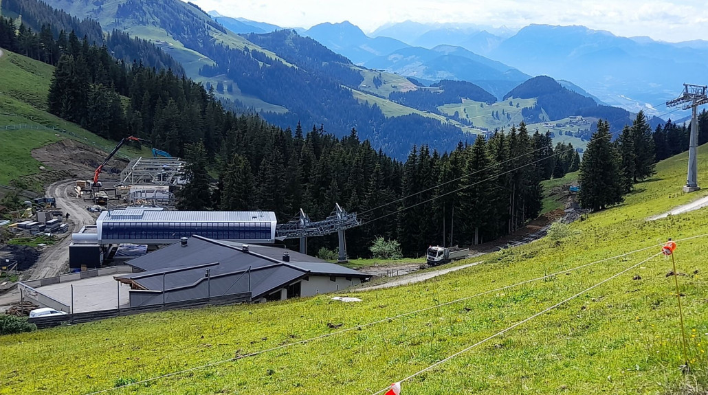 Bei der Piste Richtung Südhand wird Aushubmaterial eingebacht